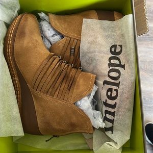 Size 7 fits like 6- 61/2